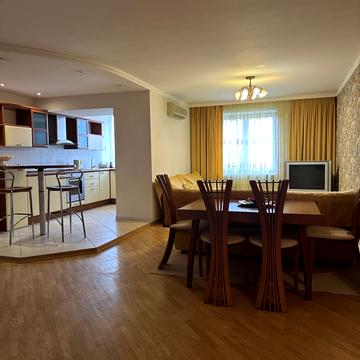 Тополева вул., 4-8