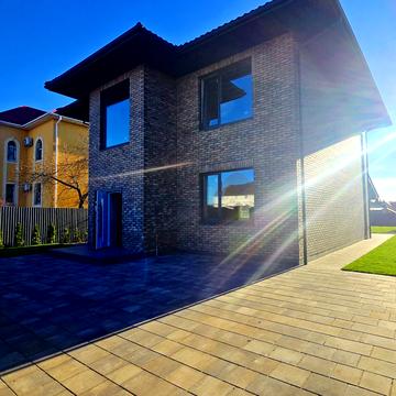 Джерельна вул., 23