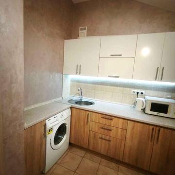 Павла Лі пров. (Московський), 2-Б