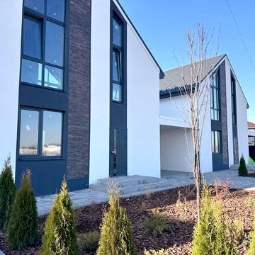 Джерельна, 39