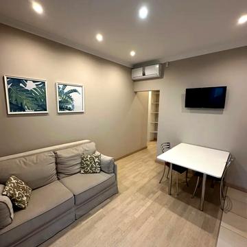 Гоголівська вул., 14