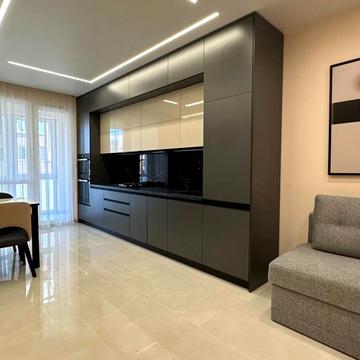 Угорська вул., 12