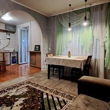 Домнобудівників пл., 2а