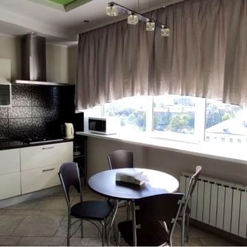 Михайла Грушевського вул., 34-А