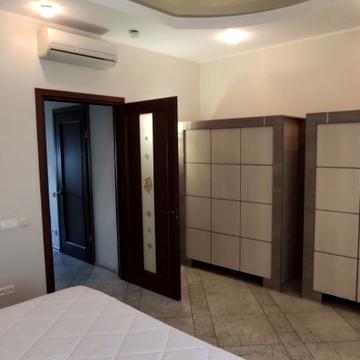 Михайла Грушевського вул., 34-А