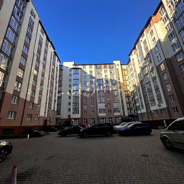 Чорновола вул., (Будинок 1)