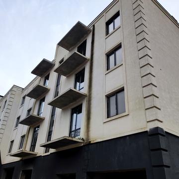 Малиновського вул., (Будинок)