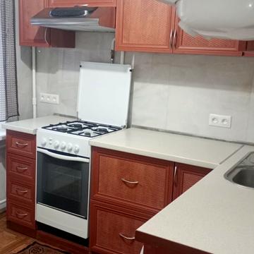 Романа Ратушного вул. (Волгоградська), 19