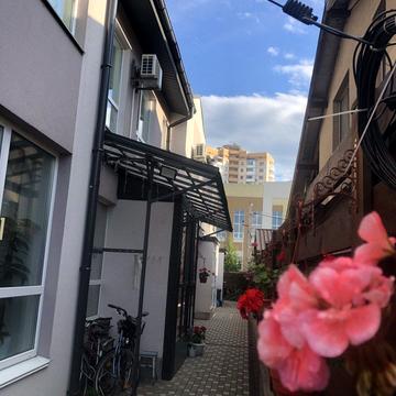 Вишнева вул.