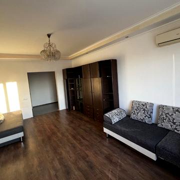 Ревуцького вул., 5