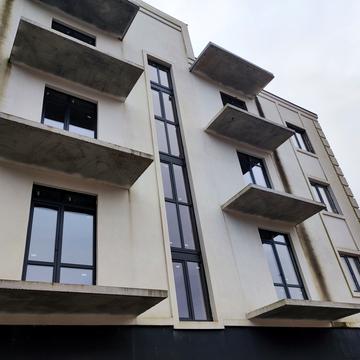 Малиновського вул., (Будинок)