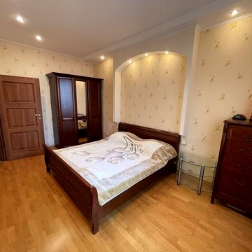 Володимира Івасюка просп. (Героїв Сталінграду), 4