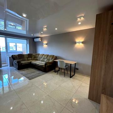 Героїв просп., 23