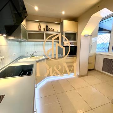 Велика Васильківська вул. (Червоноармійська), 145/1