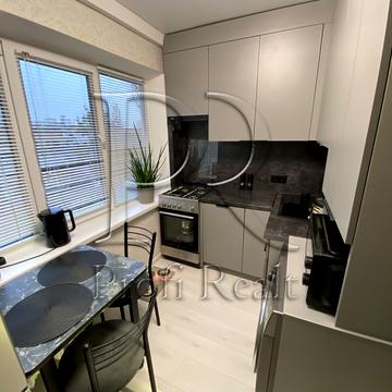 Гната Юри вул., 5