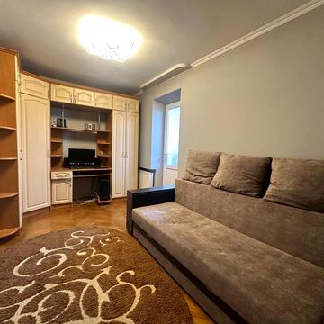 Угорницька вул., 12/2