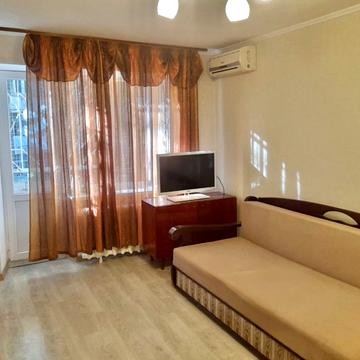 Космонавтів вул., 4