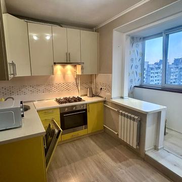 Чорнобильська вул., 17