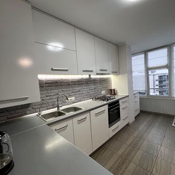 Львівська вул., 33а