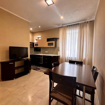 Митрофана Довнар-Запольського вул., 3