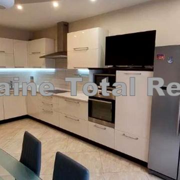 Дмитрівська вул., 75