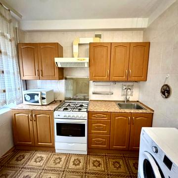 Володимира Івасюка просп. (Героїв Сталінграду), 11-Б