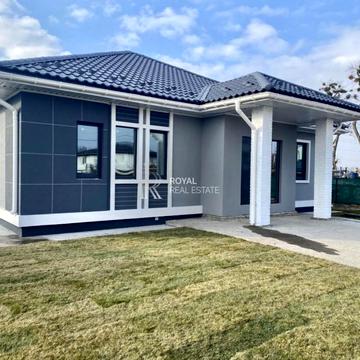 Святкова вул., 1