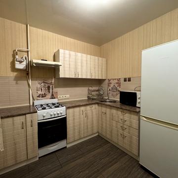 Героїв просп., 19