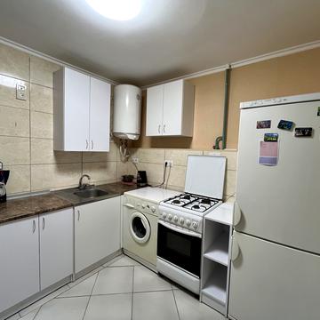 Олександра Архипенка вул. (Мате Залки), 8-Б