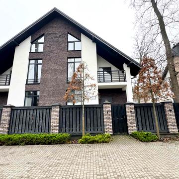 Євгена Коновальця вул.