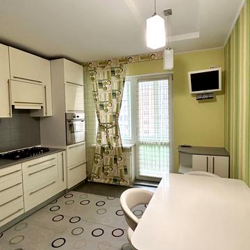 Степана Бандери вул., 7/1