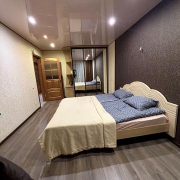 Космонавтів вул., 11