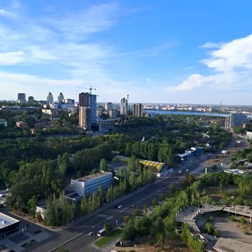 Набережна Перемоги вул., 7