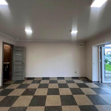 Весняна вул., 8