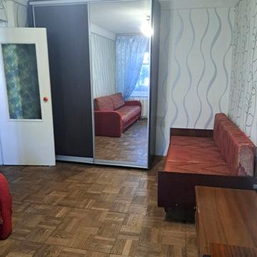 Будівельників вул., 8