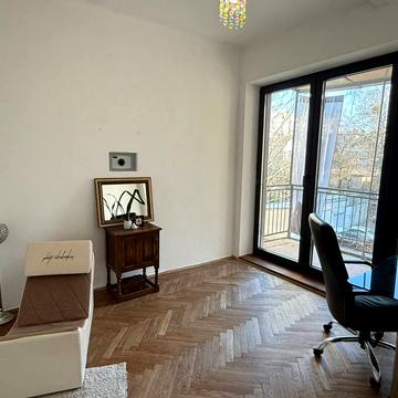 Сергія Корольова вул., 1