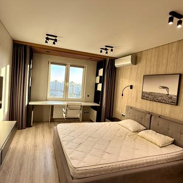 Академіка Глушкова просп., 9-Є