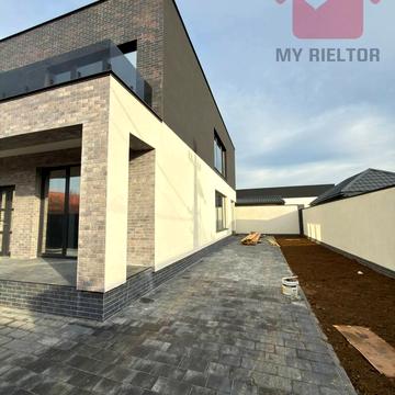 Центральна, 5