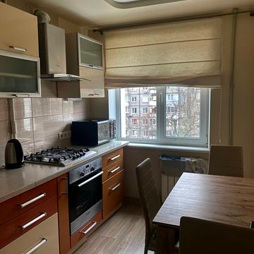 Набережна Перемоги вул., 98