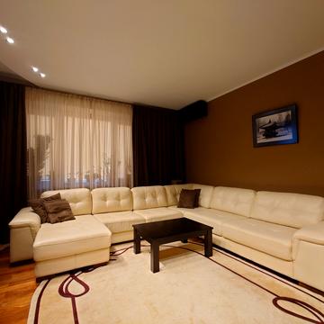 Володимира Івасюка просп. (Героїв Сталінграду), 4