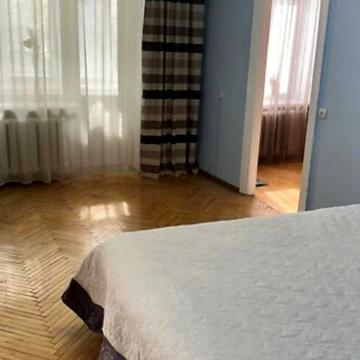 Лабораторна вул., 28