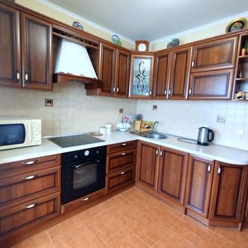 Лариси Руденко вул., 10-Б