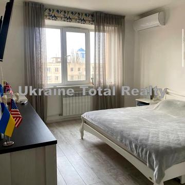 Академіка Кіпріанова вул., 4