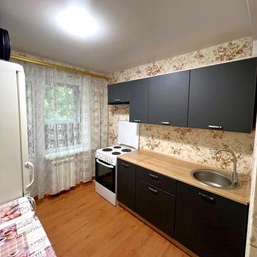 Менахем-Мендл Шнеєрсона вул. (Мініна), 9