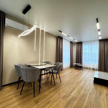 Богдана Хмельницького вул., 57а