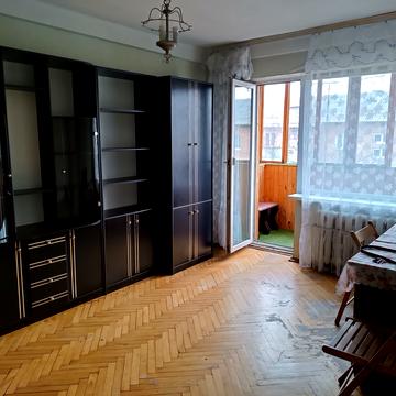 Братиславська вул., 30