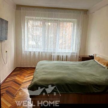 Дніпровська вул., 8