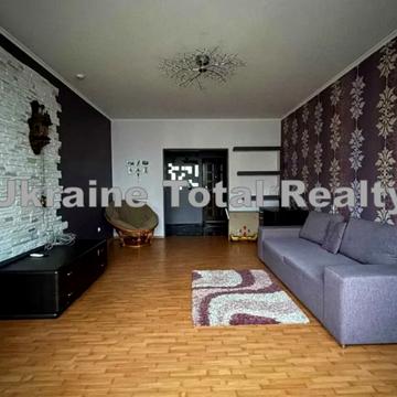 Срібнокільська вул., 1