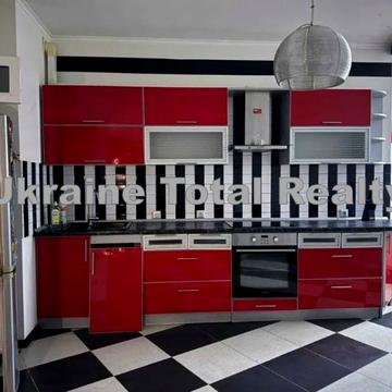 Срібнокільська вул., 1