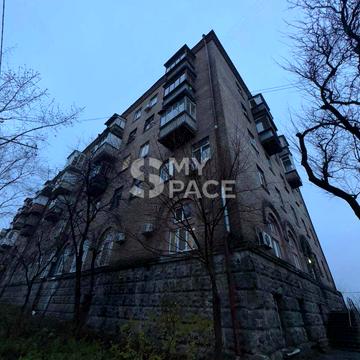 Макарівська вул., 1